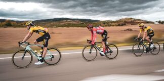 Vuelta Jumbo Visma con Roglic e Dumoulin