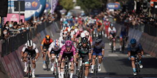 demare si impone nella 7ª tappa del Giro d'Italia