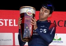 Amstel Gold Race 2022, l’incredibile balletto del fotofinish: ha vinto Cosnefroy anzi Kwiatkowski. Lacrime di rabbia, poi di gioia