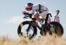 Tour de France, 16ª tappa: Evenepoel domina la crono, 2º Pogacar, 6º Cattaneo, Lipowitz cade e si ritira Evenepoel