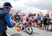 Tour de France, dopo la maglia a pois Richard Carapaz si prende anche il premio di combattività
