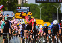 Tour de France, 11ª tappa: volata vincente (e anomala) di Wærenskjold, battuti Kooij e Philipsen