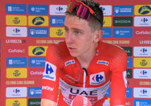 Vuelta, terzo successo per Pogacar: «Mas mi ha sorpreso, mi ha passato come un razzo»